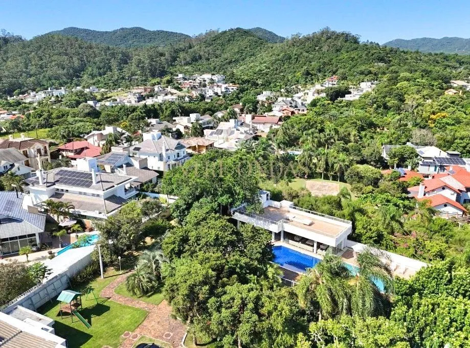 Water view in a 4-bedroom house, 263 m² — photo 72