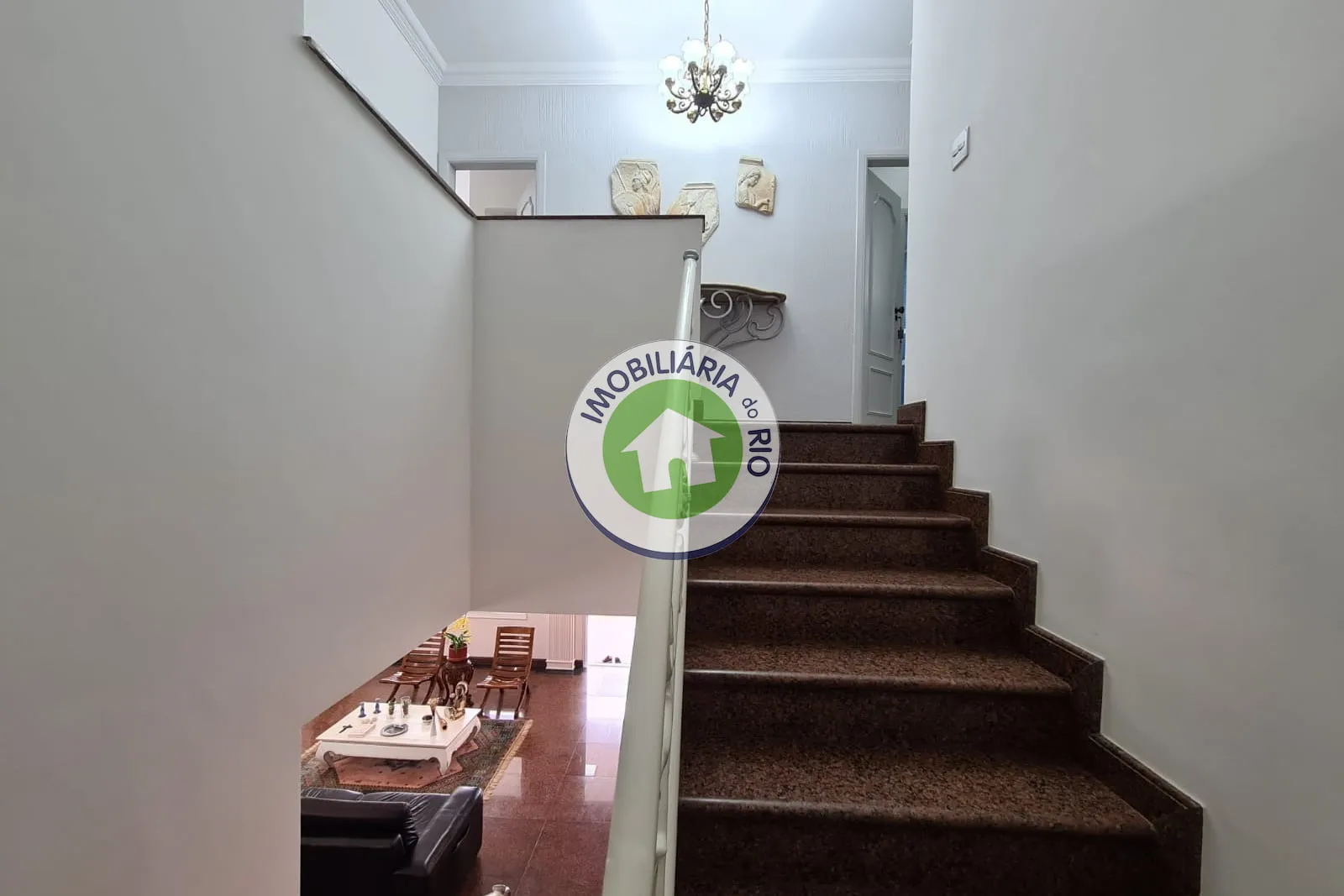 House with 5 bedrooms and 5 bathrooms plus 4 parking spaces — photo 23