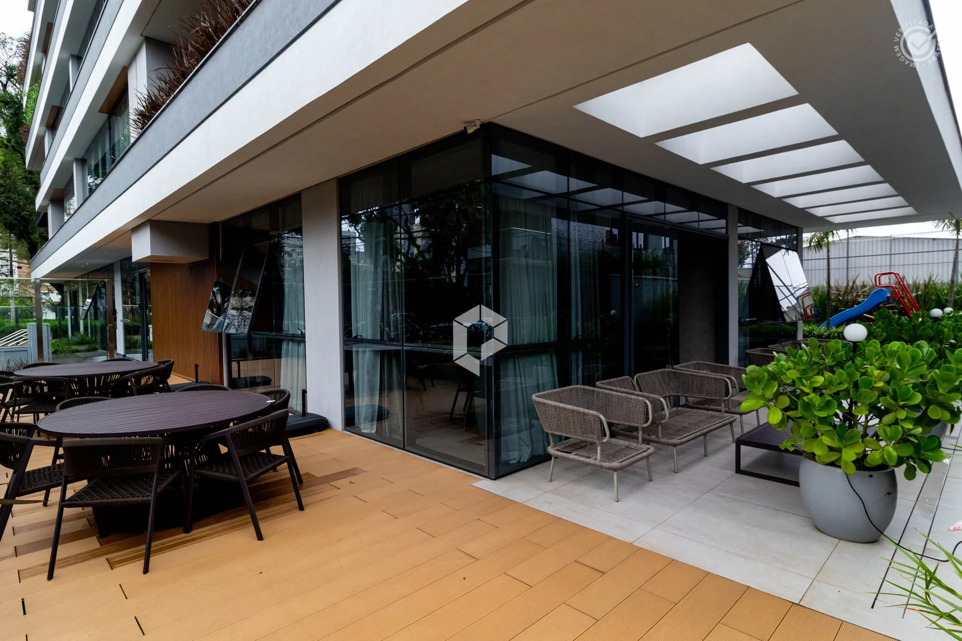 3-bedroom apartment with 3 en-suite bathrooms and 245 m² — photo 25