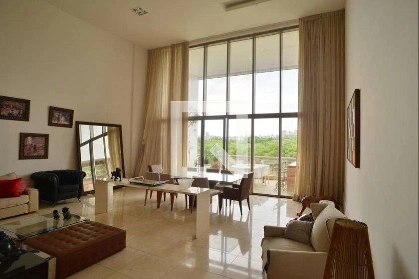 4-bedroom apartment with enclosed glass balcony — photo 6
