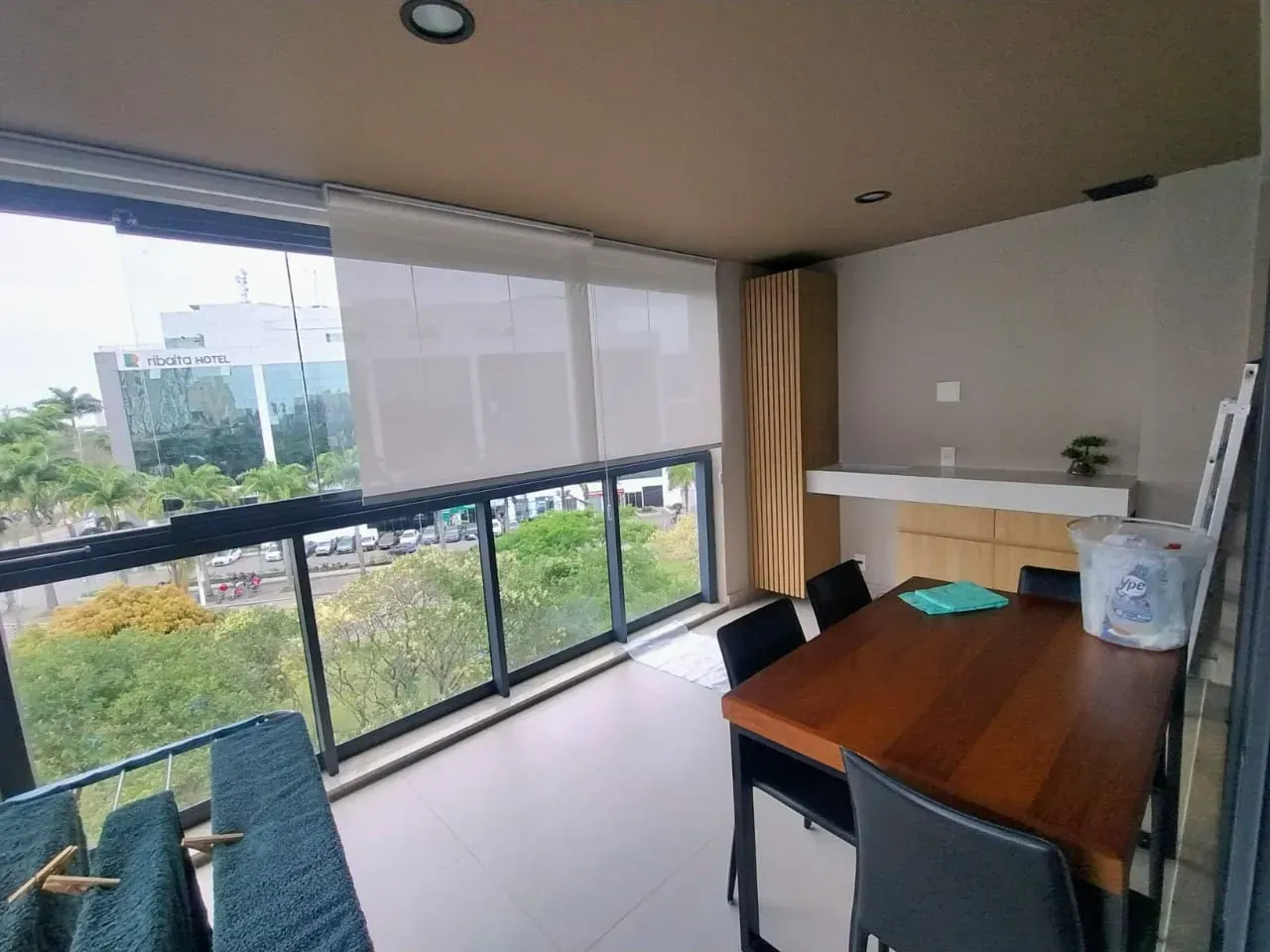 Furnished apartment with glassed-in balcony and 2 bedrooms — photo 13