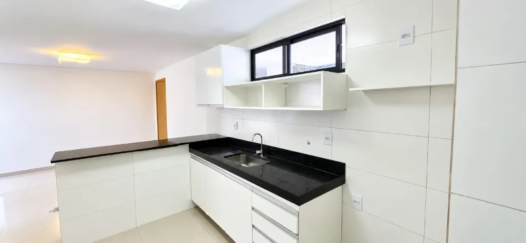 2-bedroom apartment in a building with a gym — photo 2