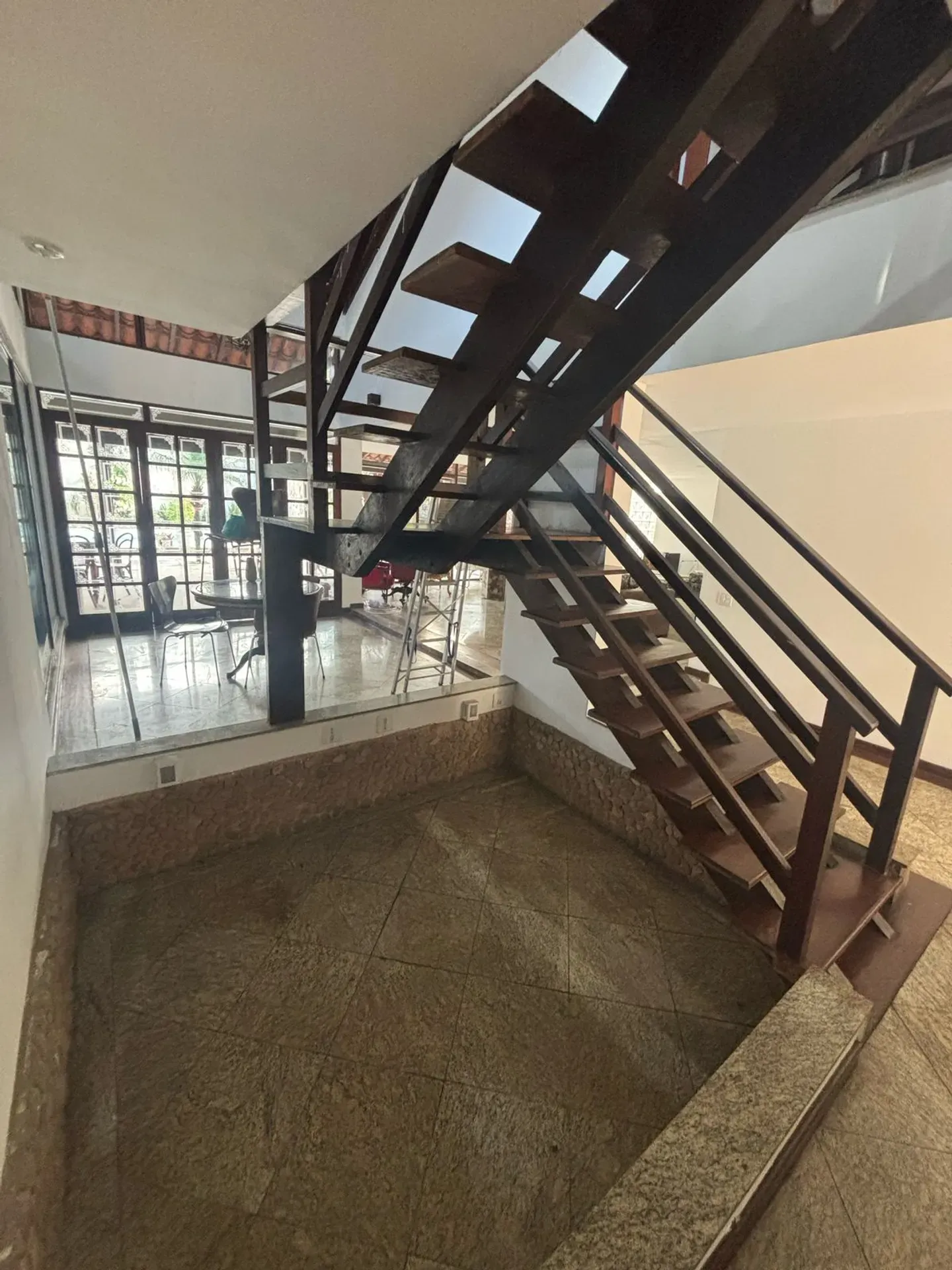 3-bedroom apartment with 5 bathrooms and a balcony — photo 43