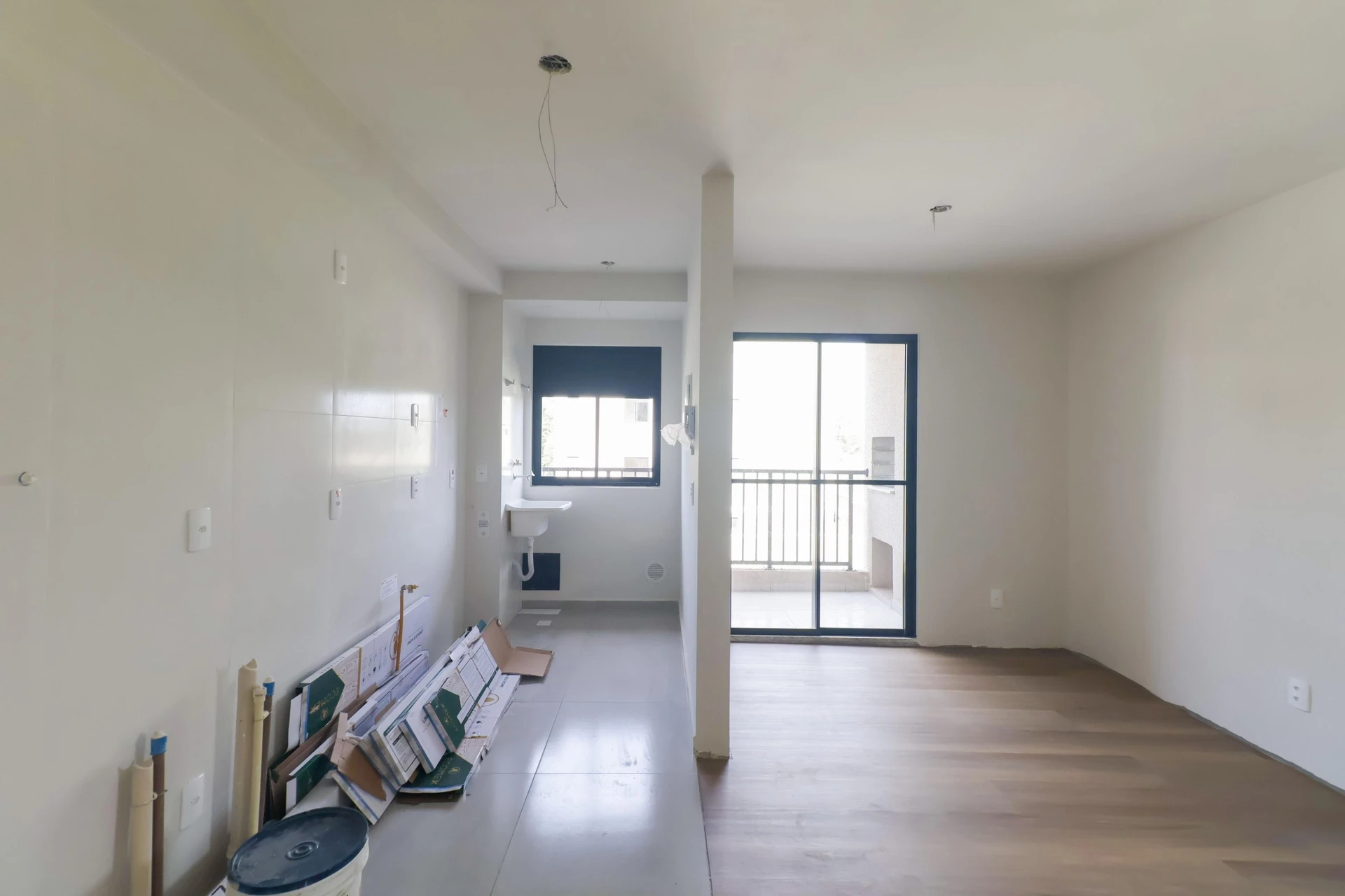 3-bedroom apartment with a grill on the balcony in Curitiba — photo 18