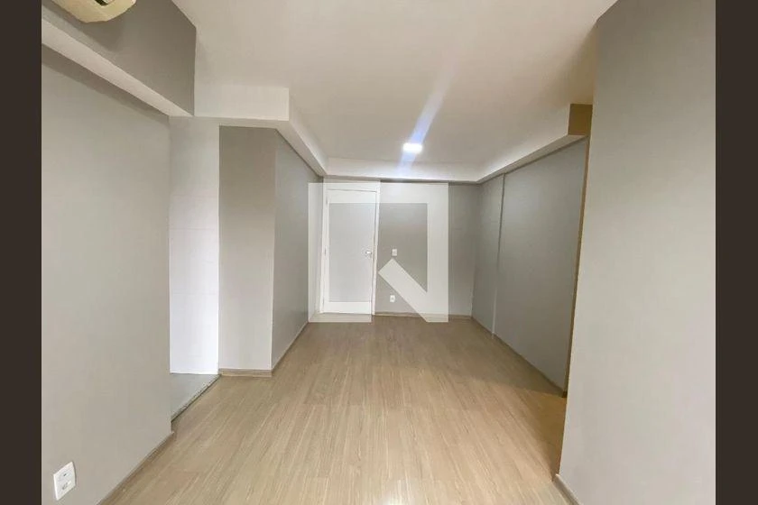 2-bedroom apartment in a building with a gym — photo 26