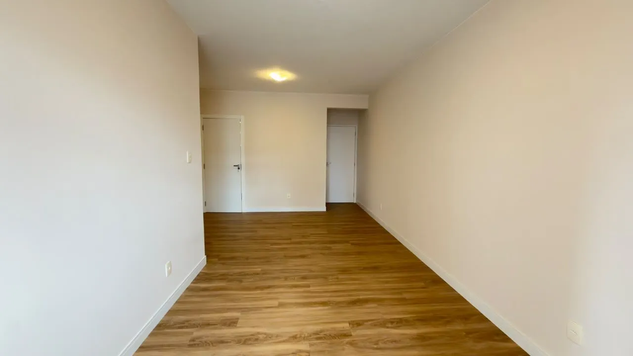 117 m² apartment with 3 bedrooms, 3 baths, and parking