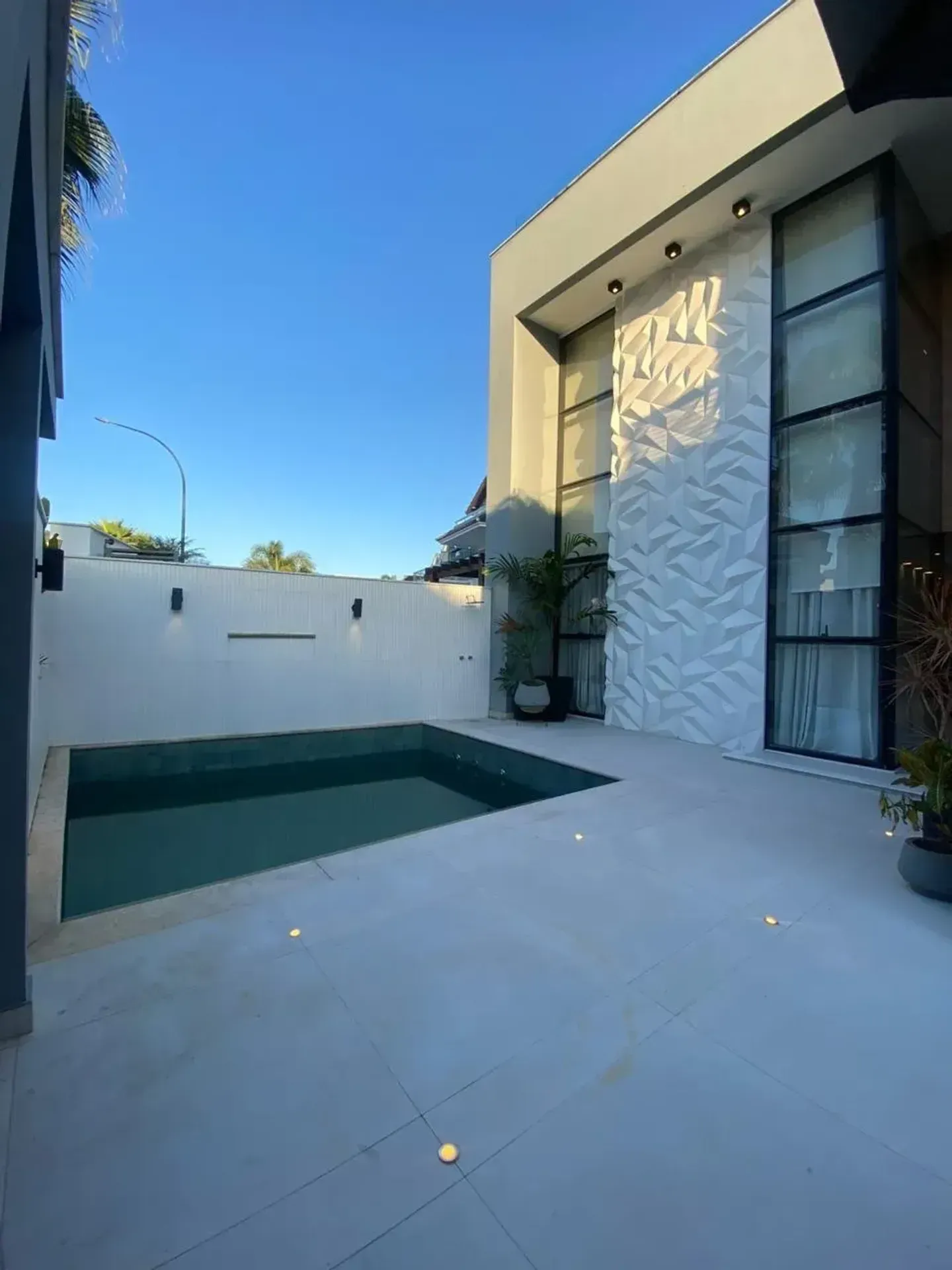 Furnished house with 4 bedrooms and 7 bathrooms — photo 29