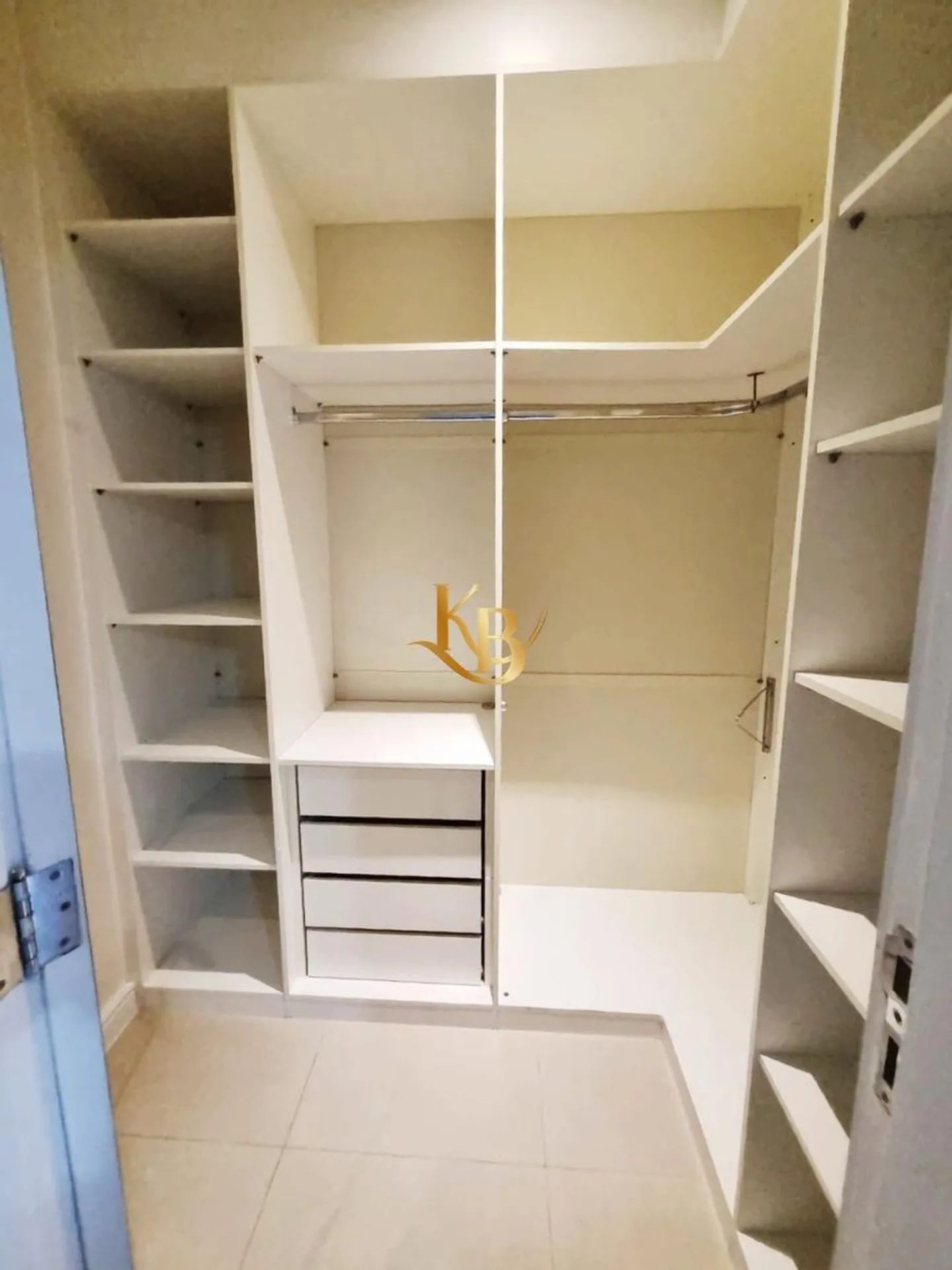 Apartment, 600 m², with a walk-in closet — photo 25
