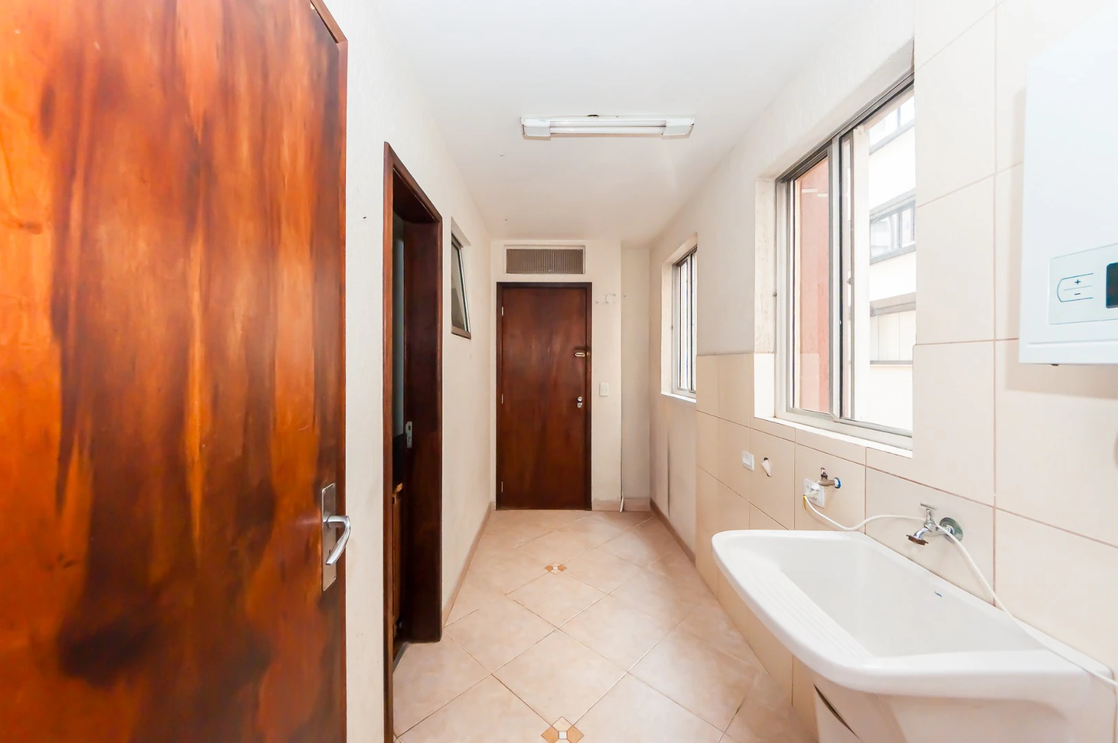 3-bedroom apartment with a home office in Curitiba — photo 11