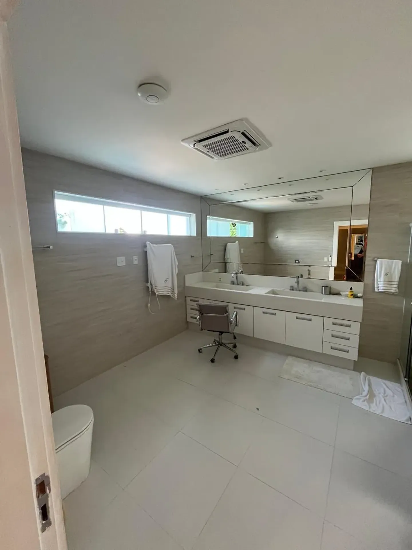 Furnished house with 5 bedrooms and open-plan kitchen — photo 47