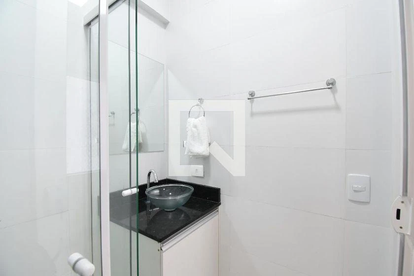 22 m² studio with air conditioning and a glass shower — photo 13
