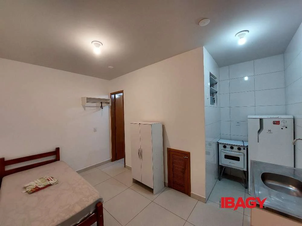 Unfurnished studio with electric showerhead and 19 m² — photo 3