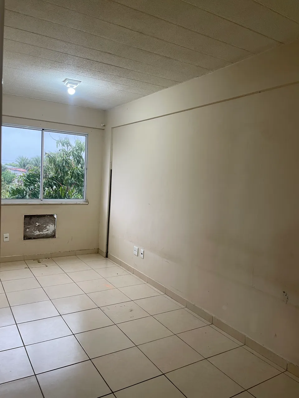 Unfurnished 2-bedroom apartment with a glass shower — photo 8