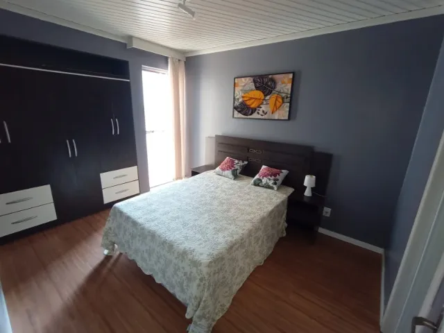 One-bedroom apartment with wood or laminate floors — photo 7