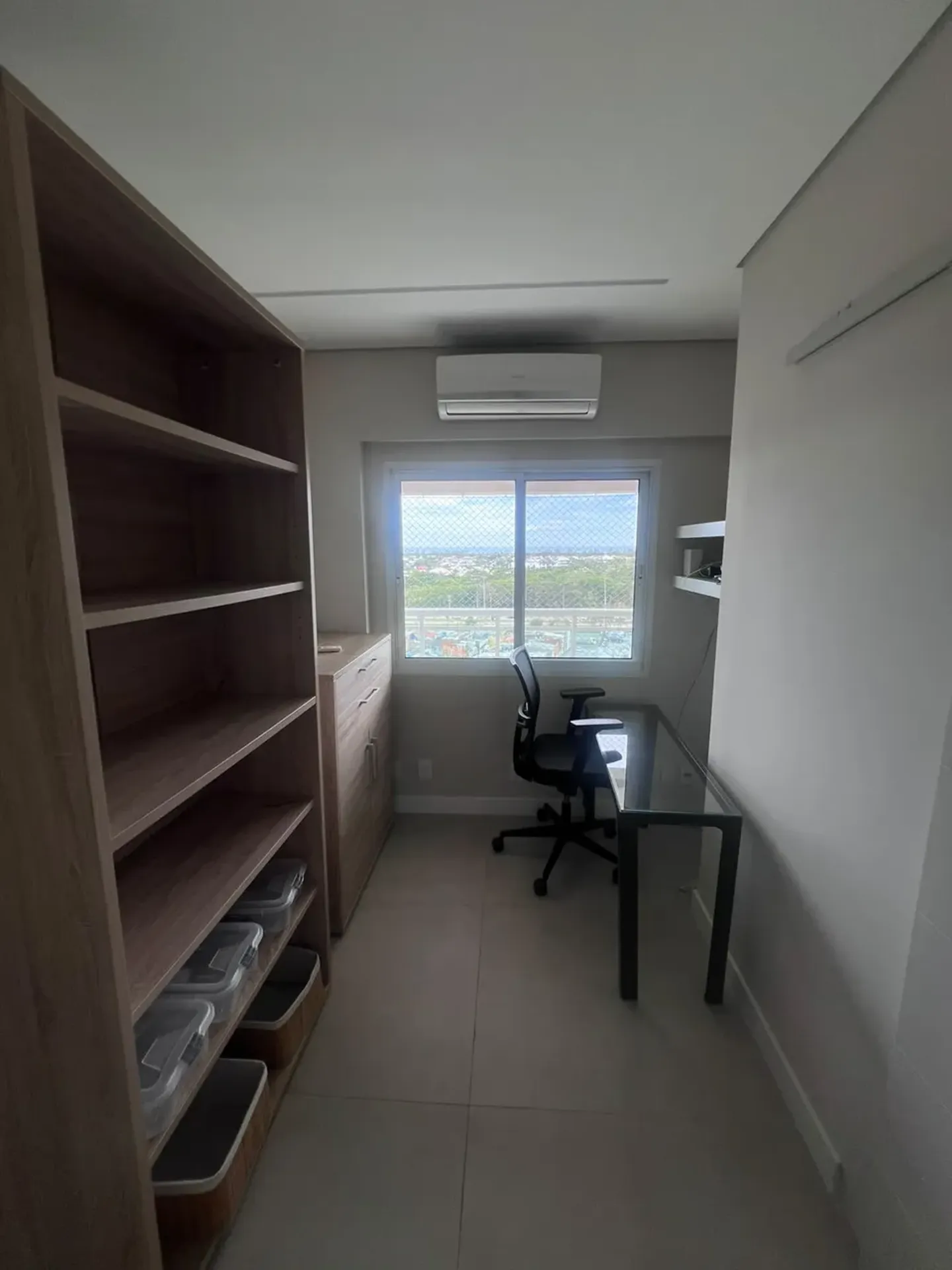 Apartment on the 10th floor with a grill on the balcony — photo 26