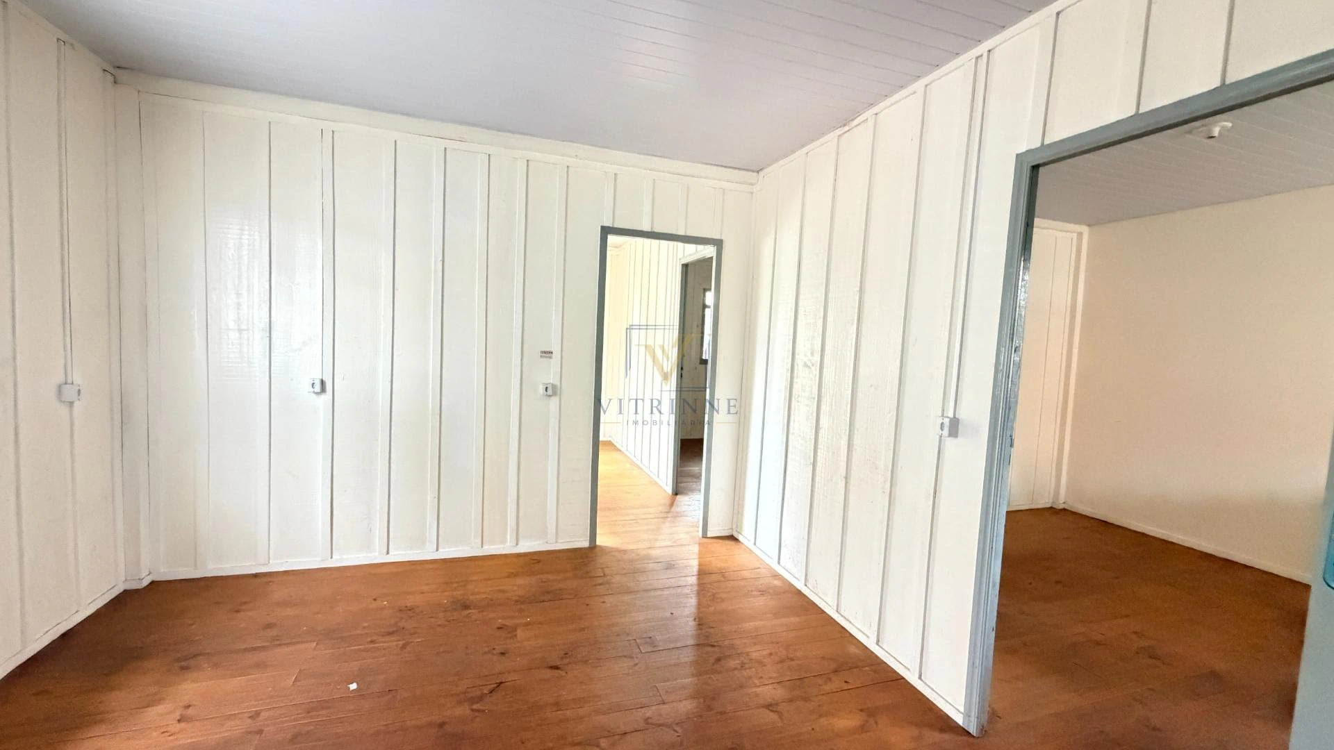 Деревянный пол или ламинат и 2 спальни: дом 60 м² — photo 14