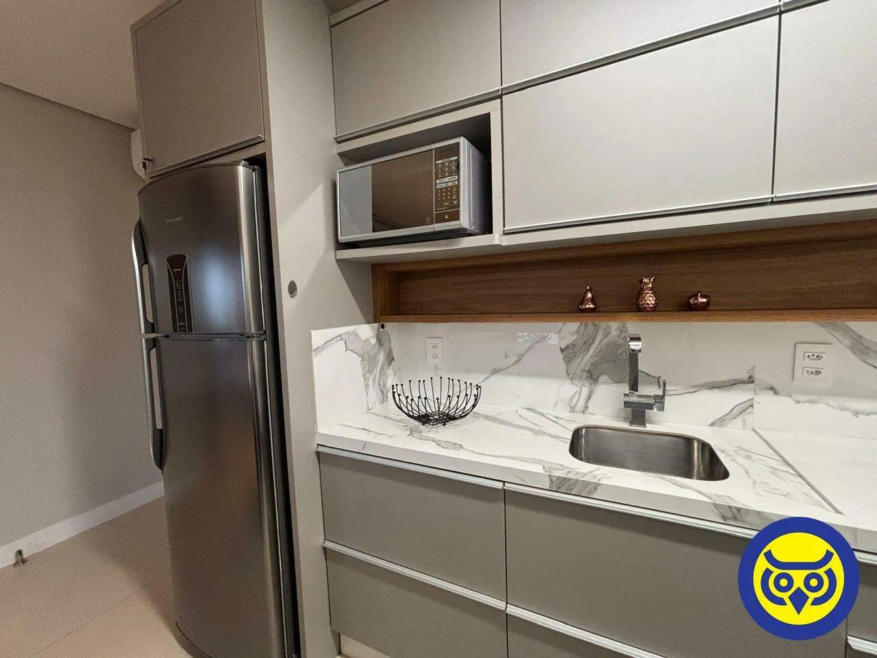 38 m² furnished studio with an open-plan kitchen — photo 7