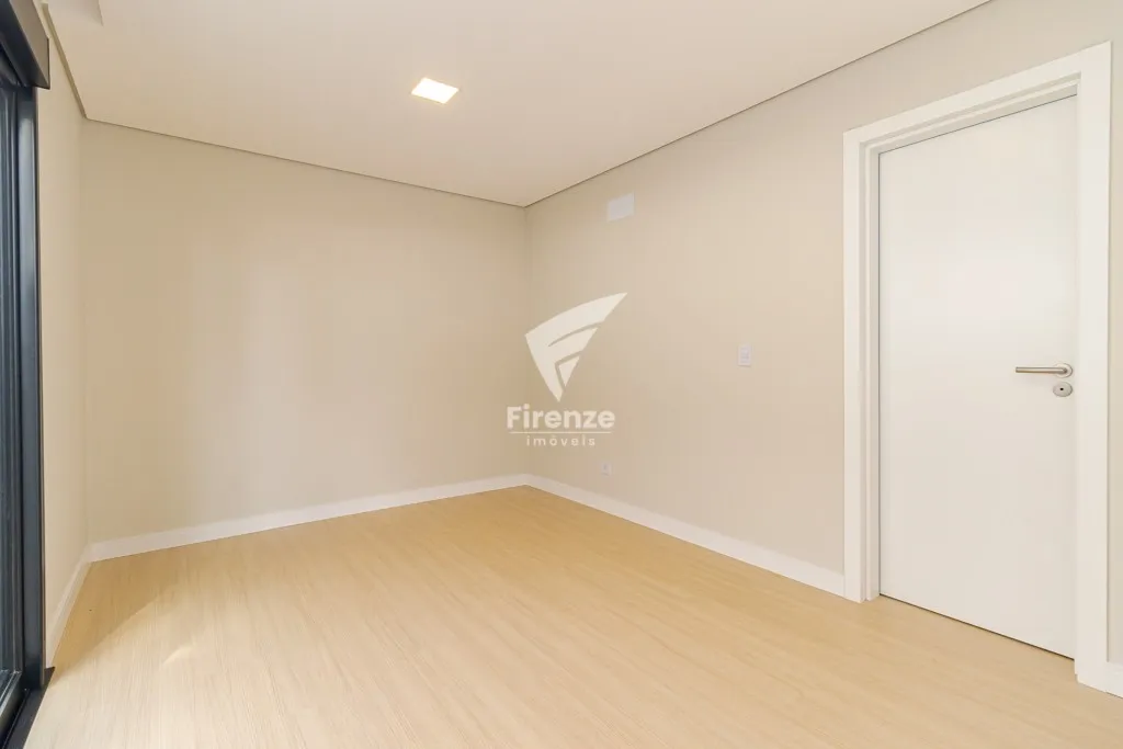 Furnished house with 4 bedrooms and 320 m² — photo 83