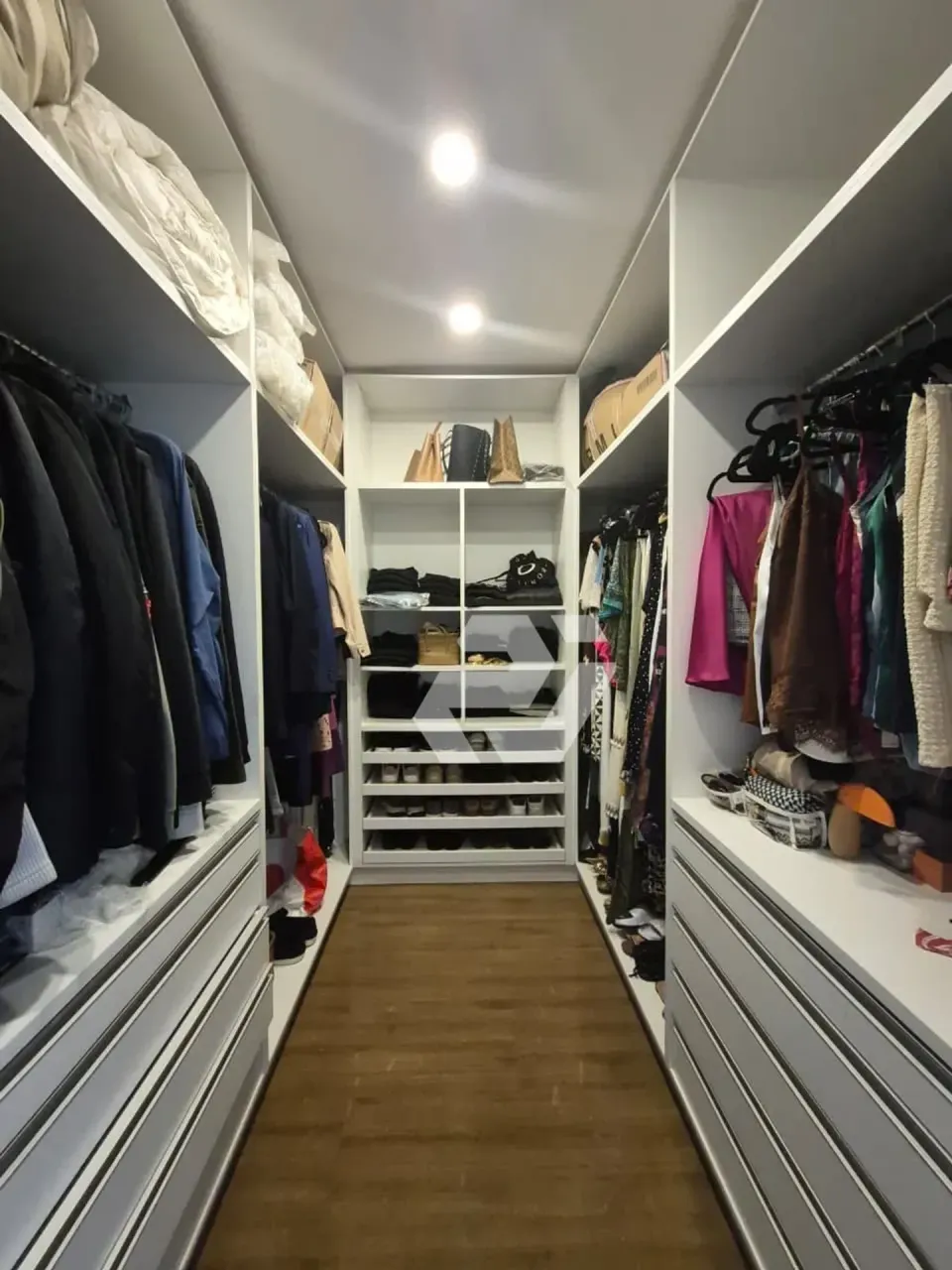 Furnished apartment, 233 m², with a walk-in closet — photo 13