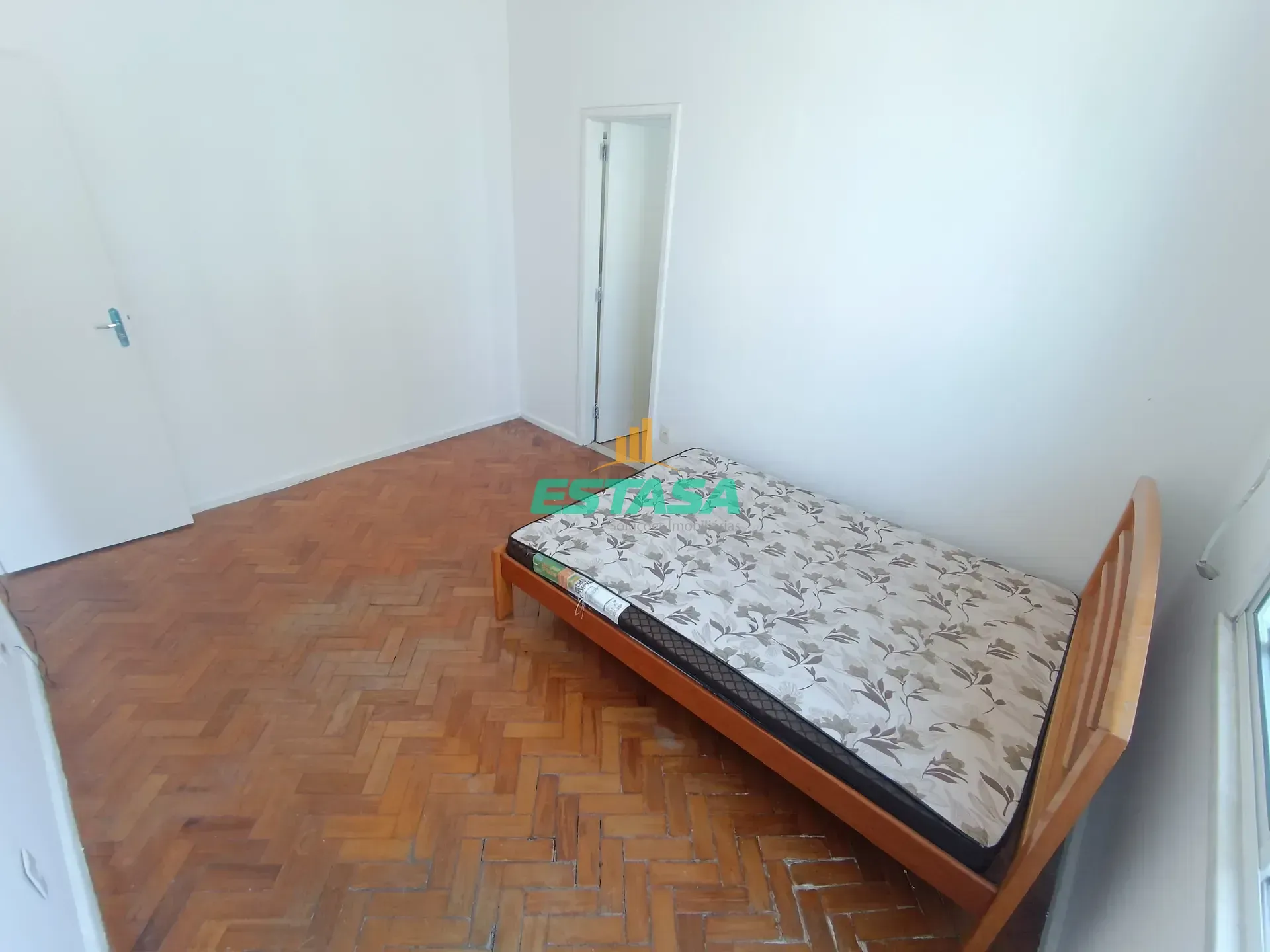 1 quarto e piso de madeira ou laminado: apartamento de 37 m² — photo 13