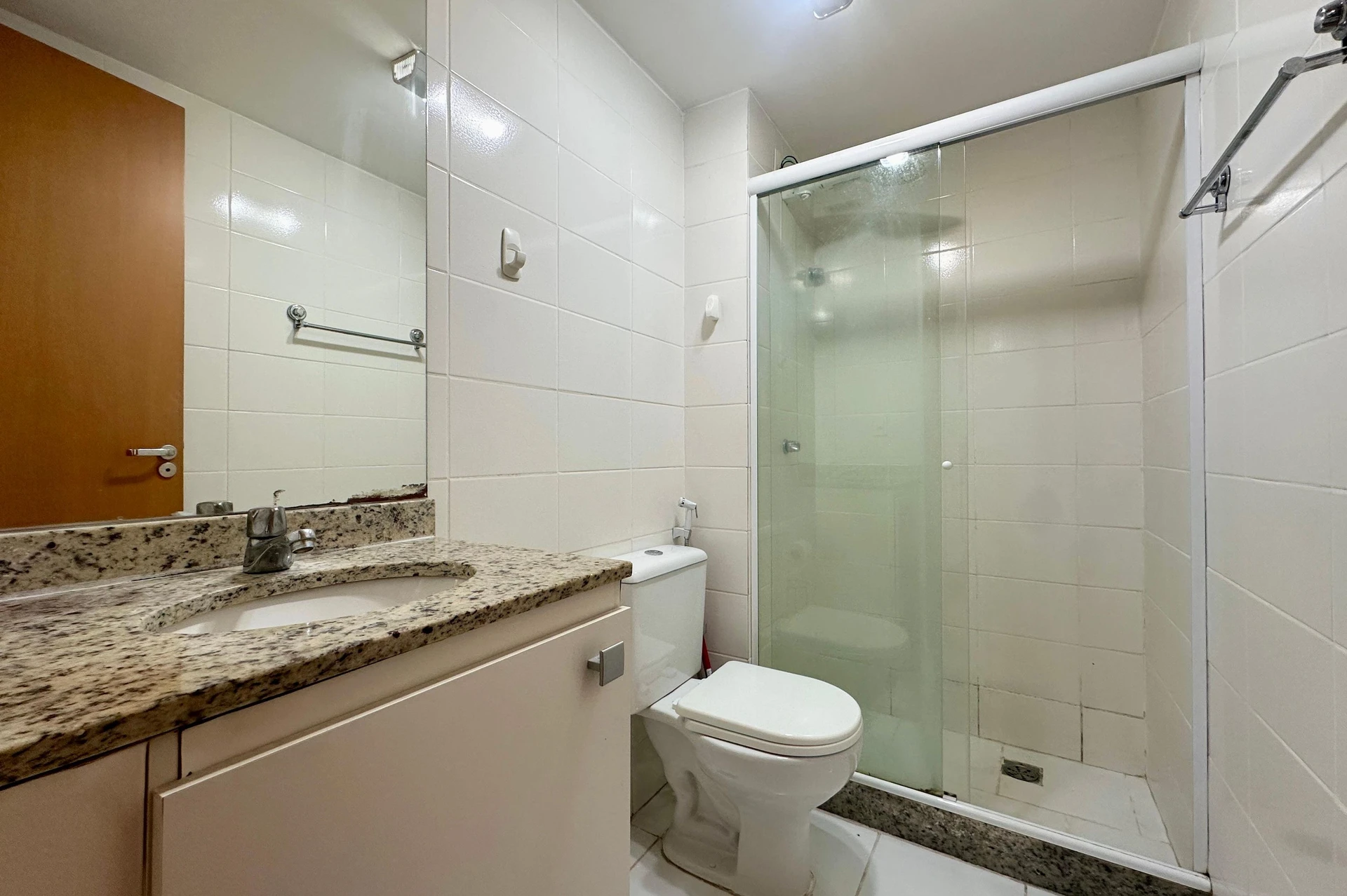 One-bedroom apartment in a building with a sauna — photo 10