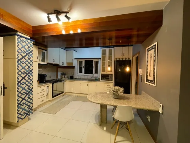 Apartamento sem mobília com 3 quartos e 3 banheiros