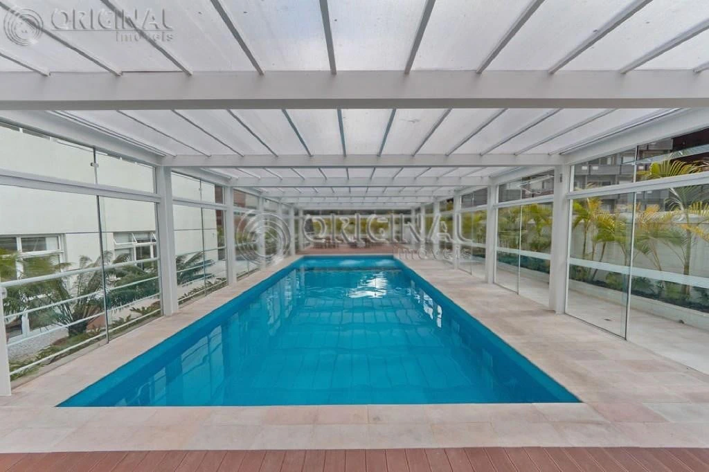 One-bedroom apartment in a building with an indoor pool — photo 8