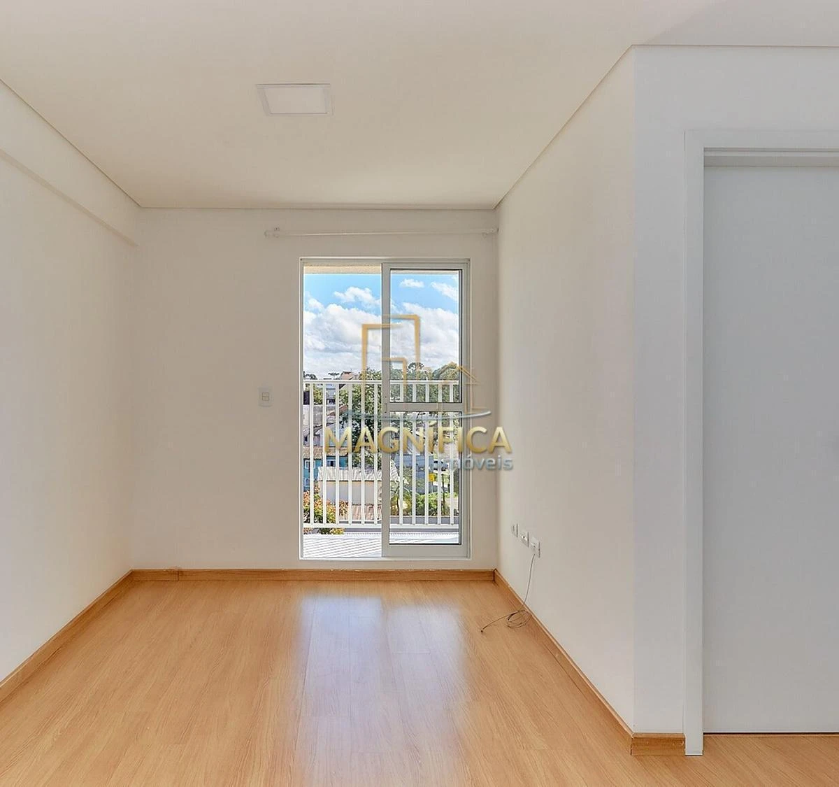 Wood or laminate floors in a one-bedroom apartment, 35 m² — photo 13