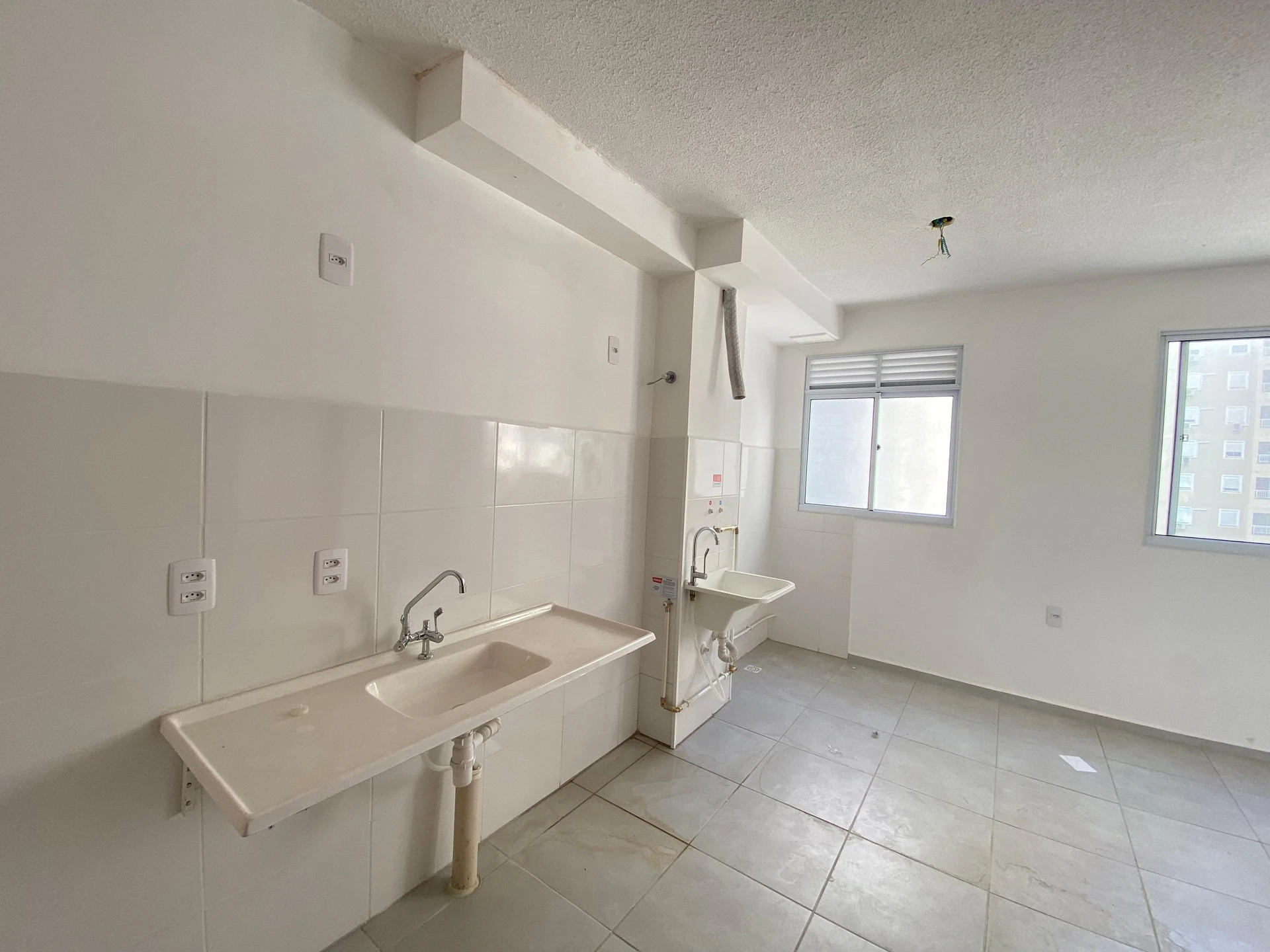 One-bedroom apartment with a grill on the balcony — photo 35