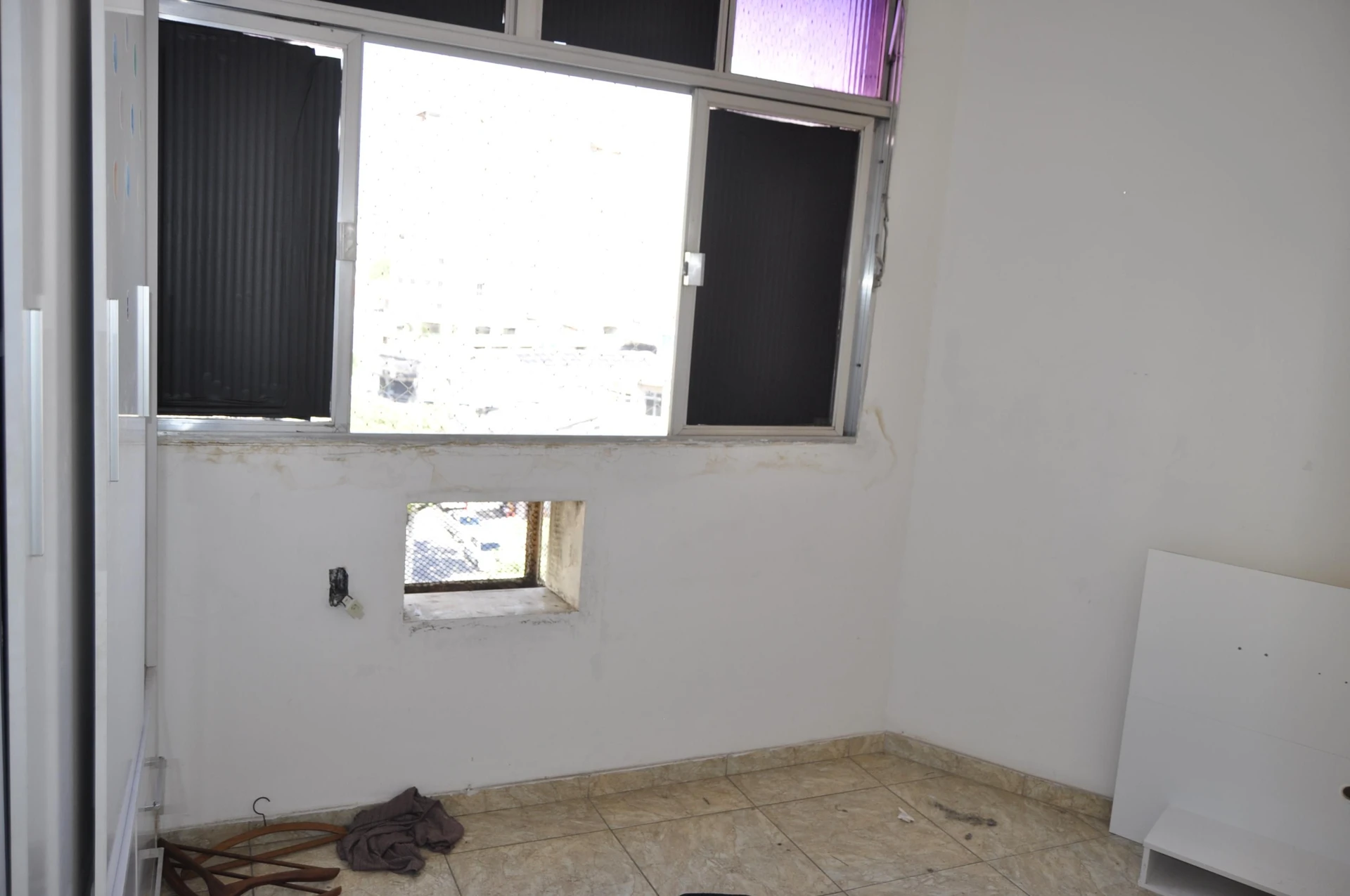 Unfurnished 2-bedroom apartment with a balcony — photo 19