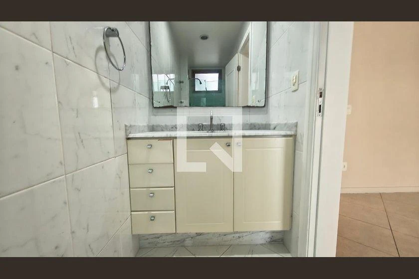 Apartamento com 3 suítes, varanda e 193 m² — photo 37