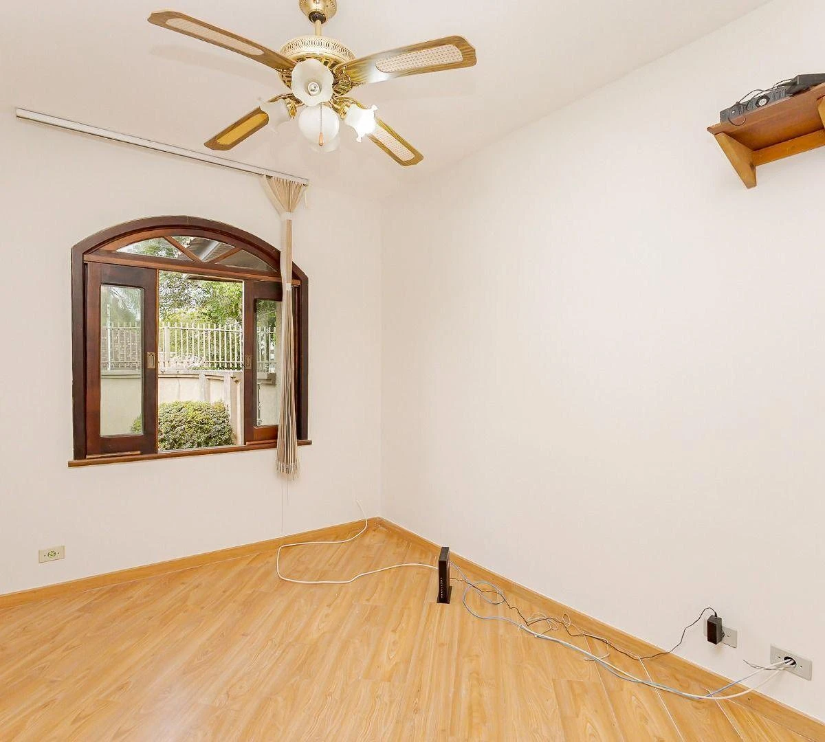 House with 4 bedrooms and 5 parking spaces — photo 17