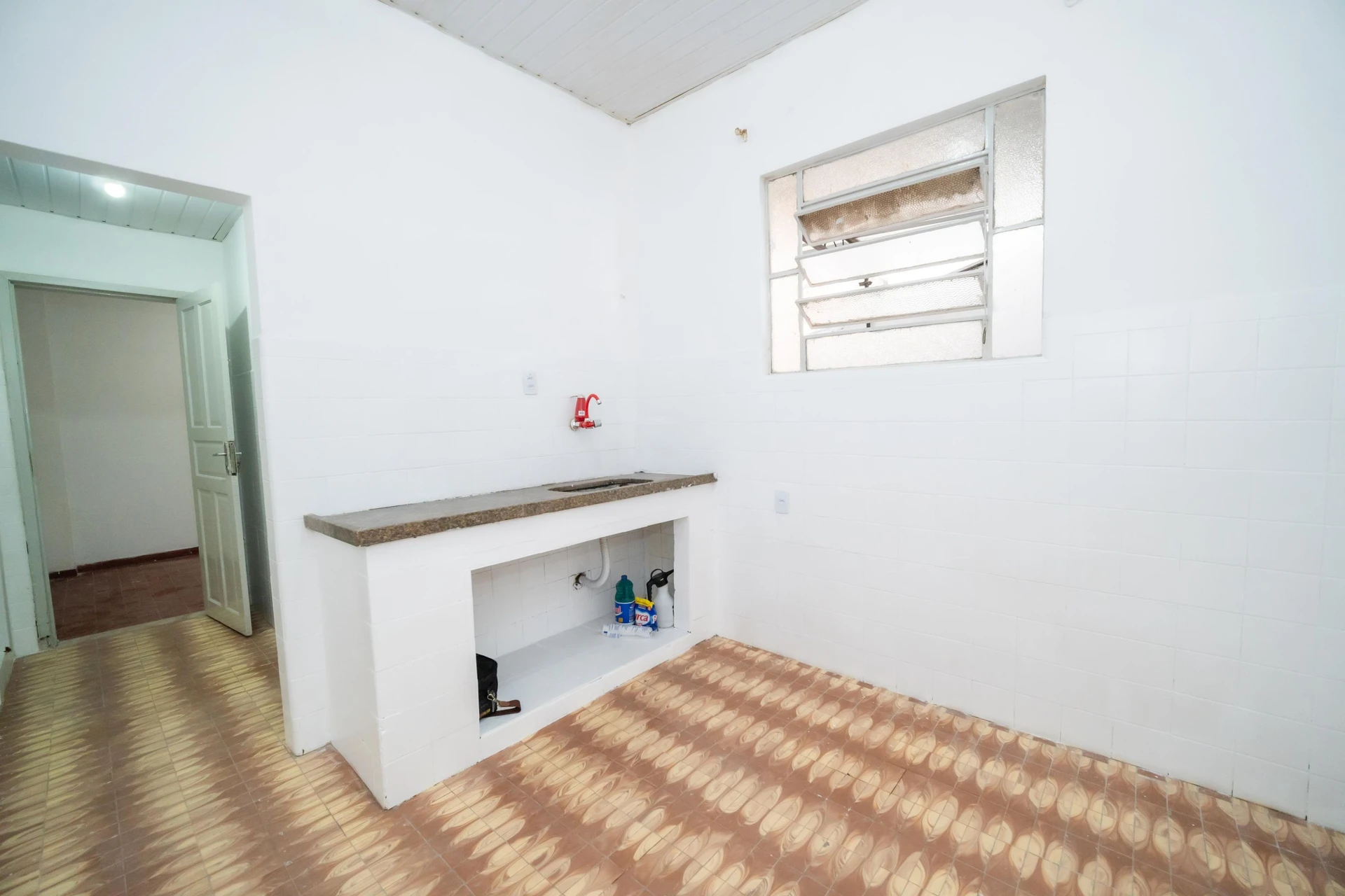 2-bedroom house with a garden — photo 2