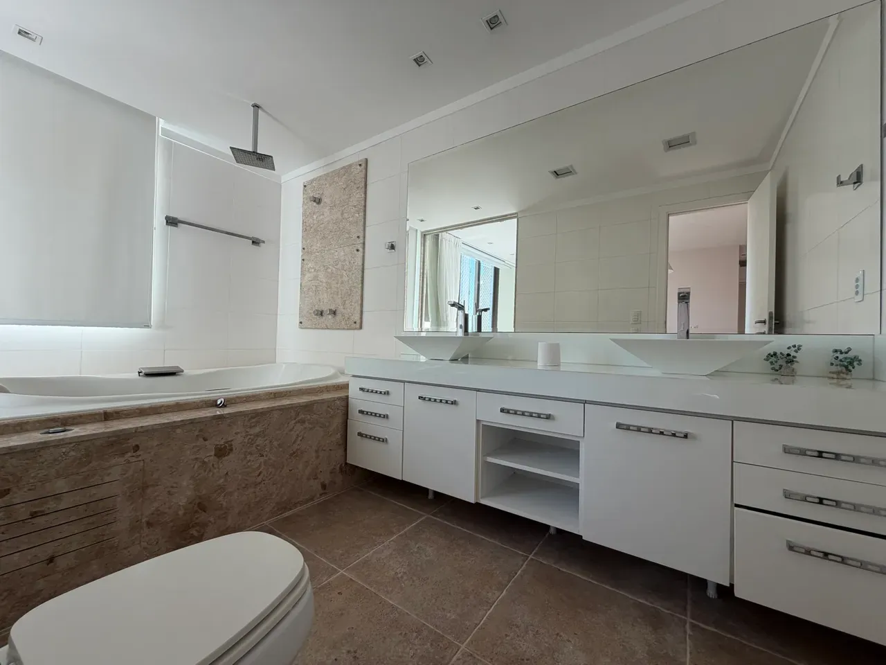 Furnished 3-bedroom apartment with open-plan kitchen — photo 29