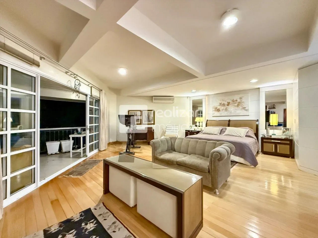 Casa amueblada con 5 suites y 8 baños