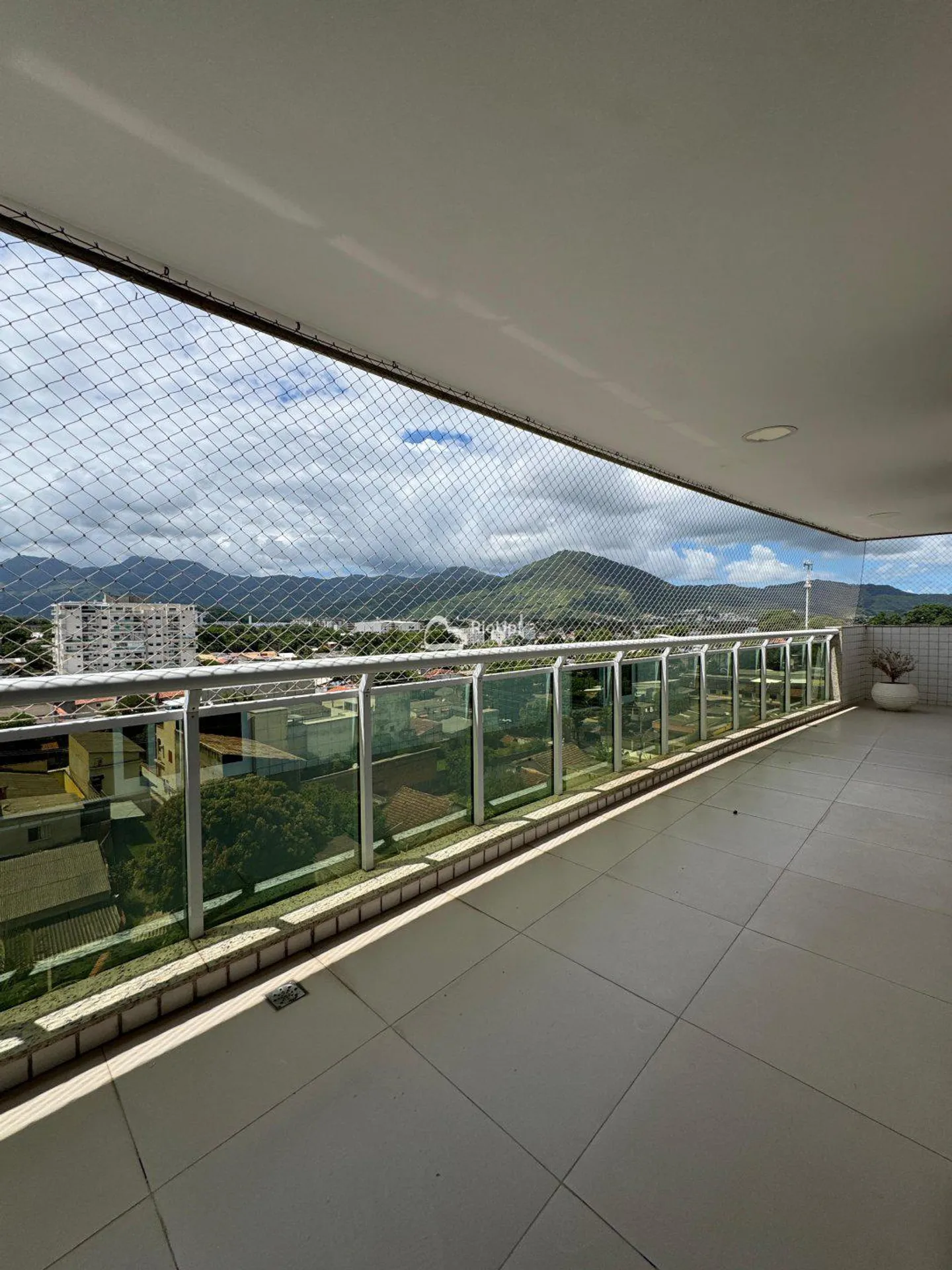 Apartment, 246 m², with a grill on the balcony — photo 18