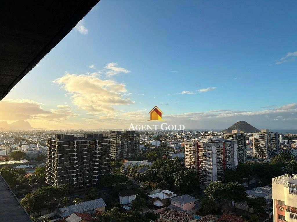 Glass-enclosed balcony in a 3-bedroom apartment, 121 m² — photo 19