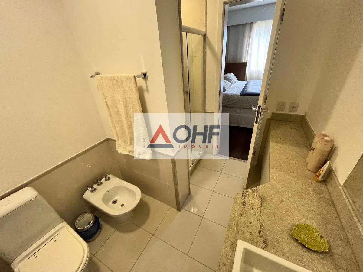 Bathtub in a 5-bedroom apartment, 555 m² — photo 45