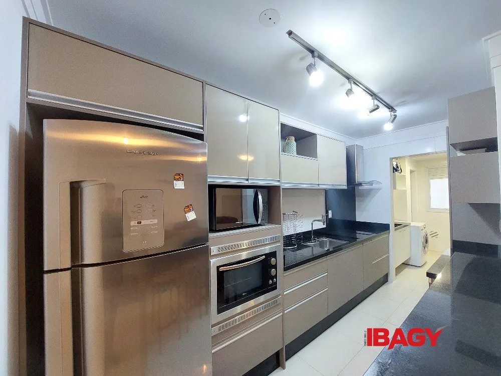 Furnished 2-suite apartment with enclosed balcony — photo 2