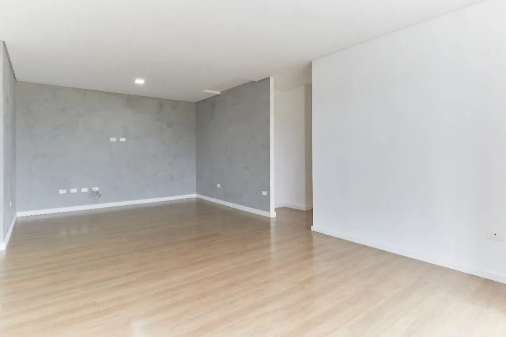 Furnished 2-bedroom apartment with an open-plan kitchen — photo 24