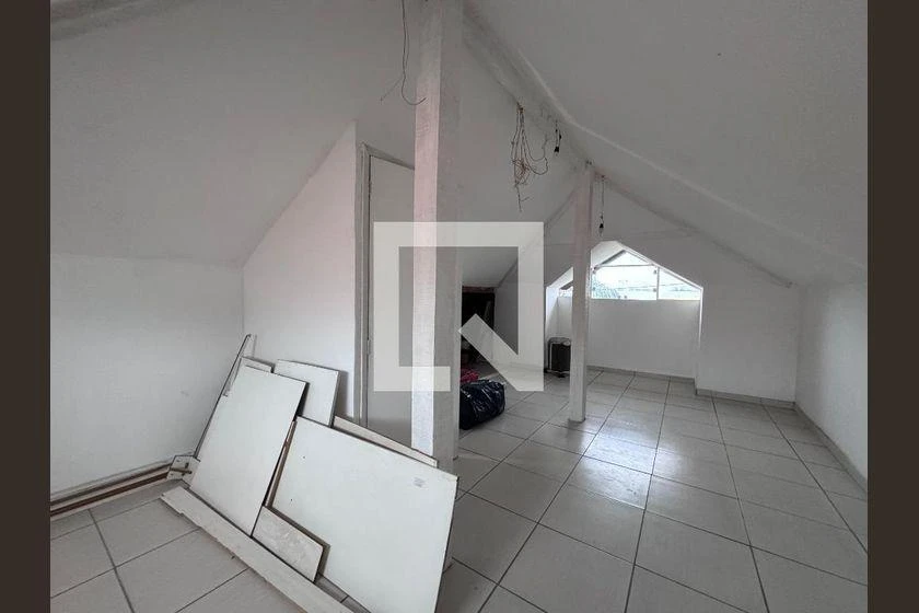House 280 m² with 4 bedrooms and 3 bathrooms — photo 48