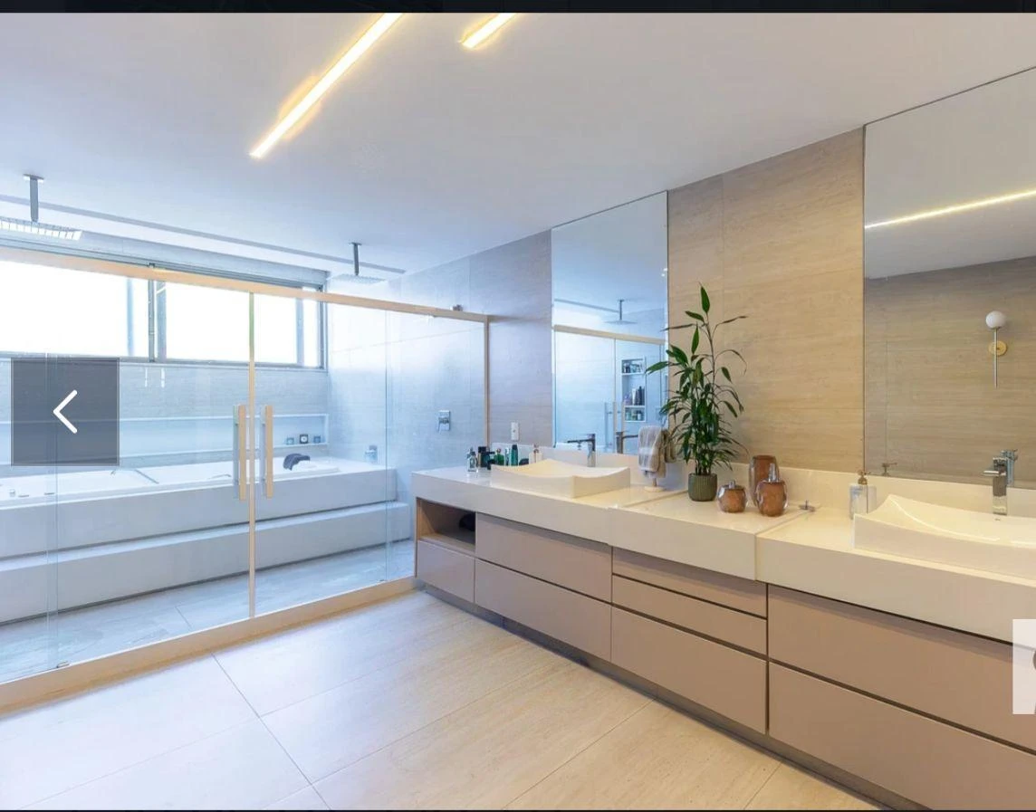 Furnished house with 5 bedrooms and an open-plan kitchen — photo 29