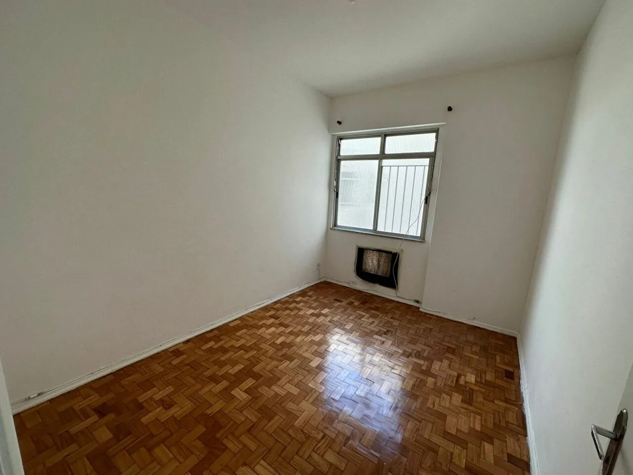 2-bedroom apartment with separate kitchen and gas stove — photo 9