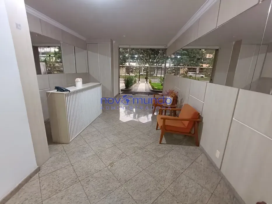 Wood or laminate floors in a 3-bedroom apartment, 105 m² — photo 9