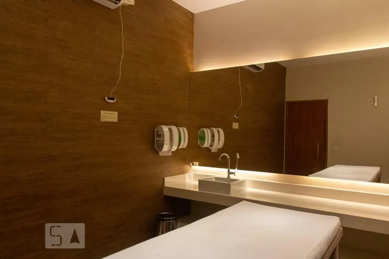 Furnished apartment, 94 m², with a glass-enclosed balcony — photo 30