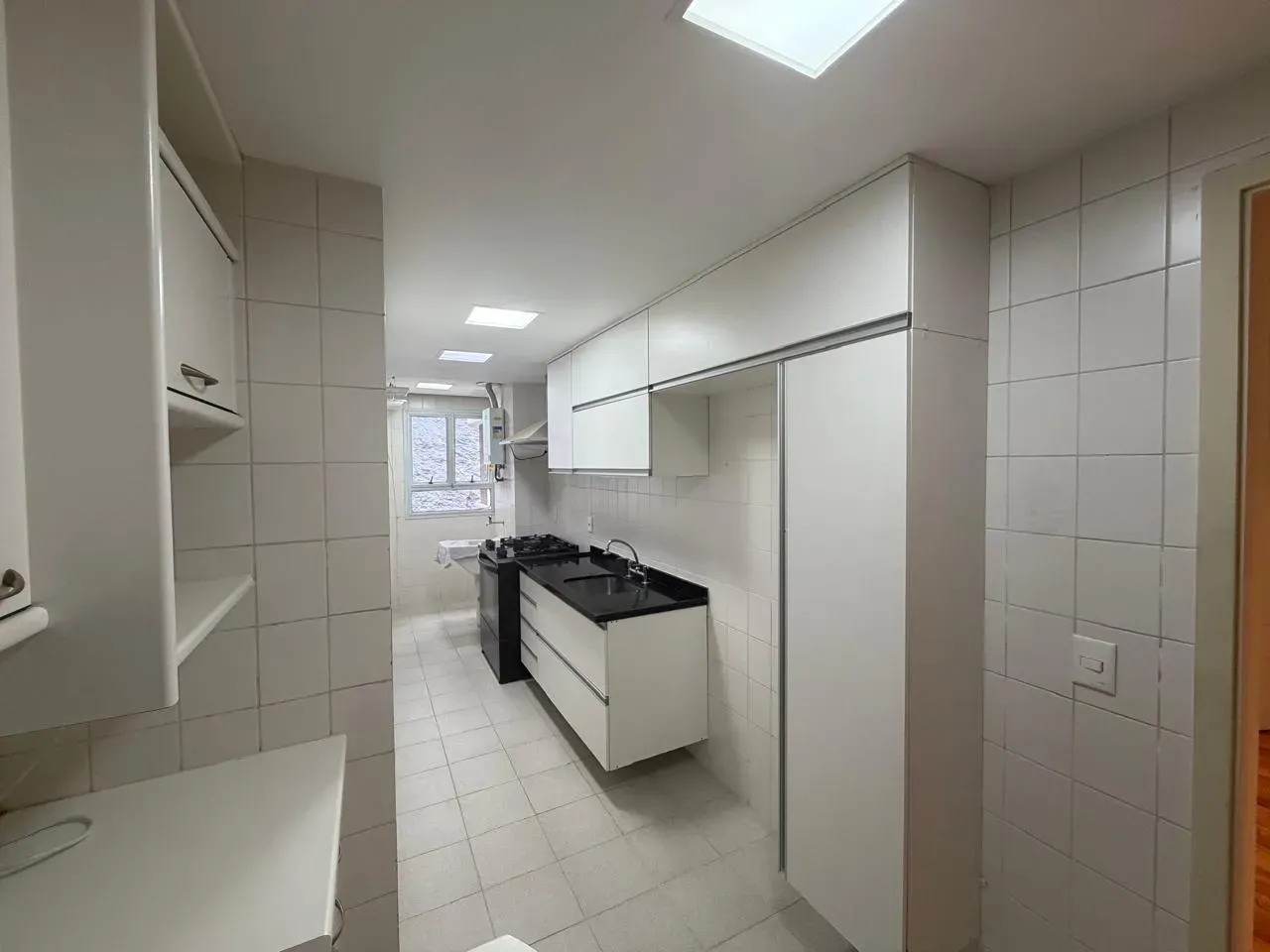 2-bedroom apartment with a water view — photo 8