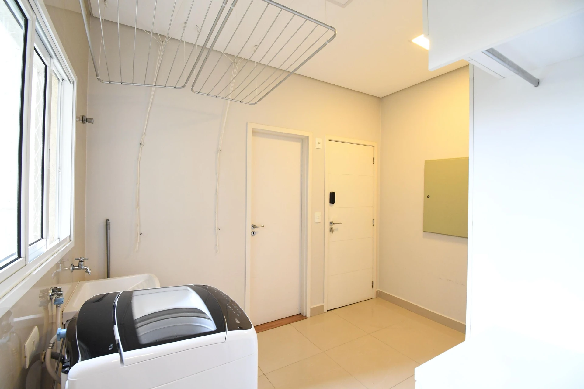 4-bedroom apartment with a dishwasher in Curitiba — photo 36