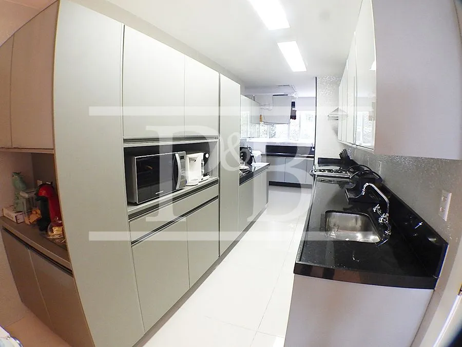 4-bedroom apartment with 319 m² and 4 parking spaces — photo 35
