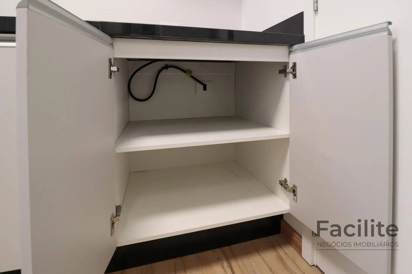 Apartment on the 19th floor with a home office — photo 35