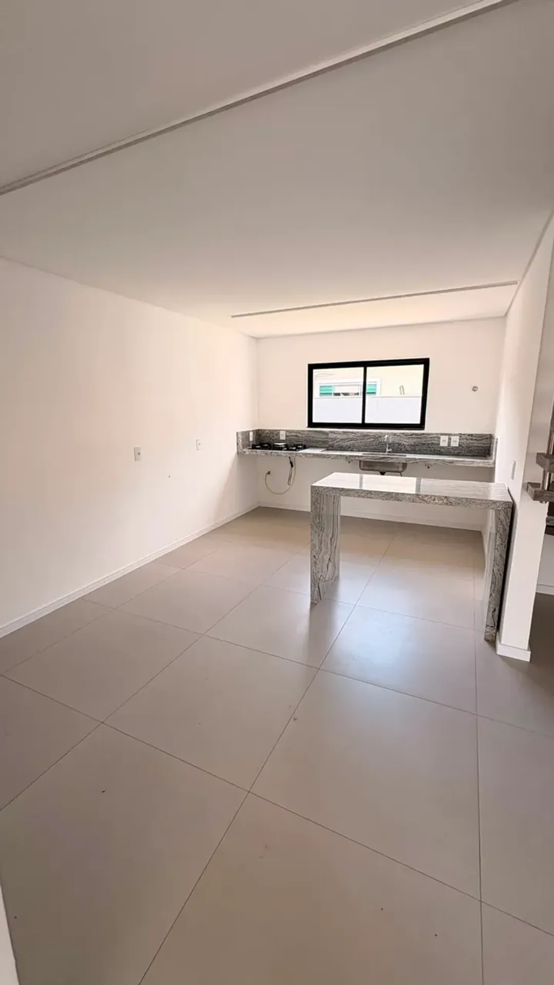 5-suite house with open-plan kitchen and 480 m² — photo 2